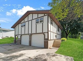 5131 Lakewind Dr #1, Oshkosh, WI 54904