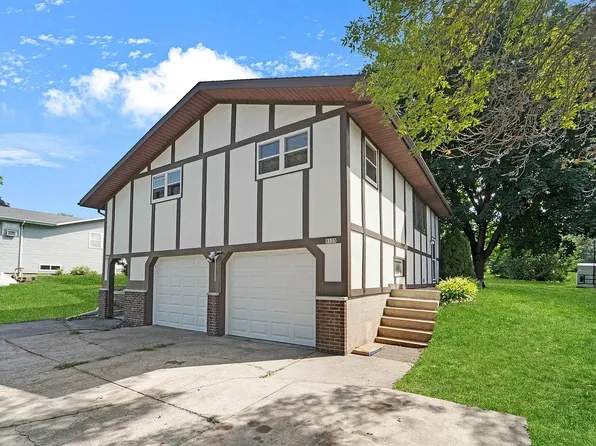 5131 Lakewind Dr #1, Oshkosh, WI 54904