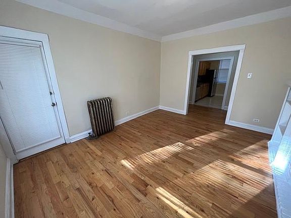 2nd image of 3618 W Ainslie St #1