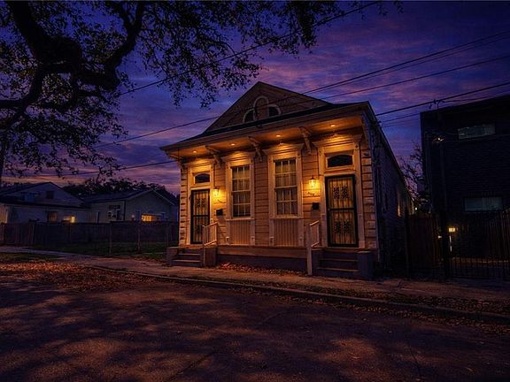 2nd image of 2117-19 Danneel St