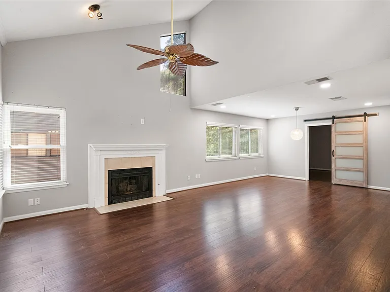54 Sawmill Grove Ln — Photo 2