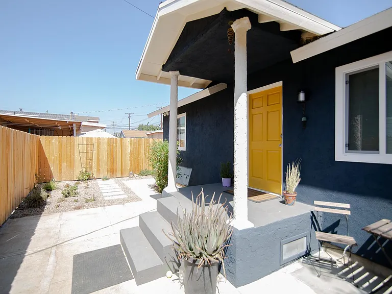 3852 La Salle Ave — Photo 2