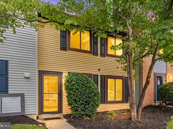 2555 Fox Ridge Ct, Woodbridge, VA 22192