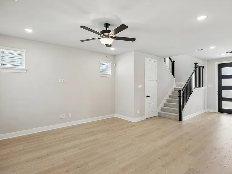4816 Maxwell Dr — Photo 8