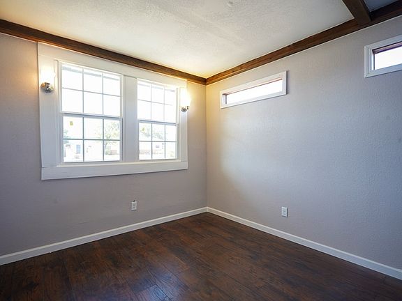 4th image of 3110 Delano Ave