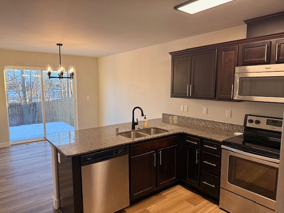 1st image of 3936 Lakehurst Cir #A