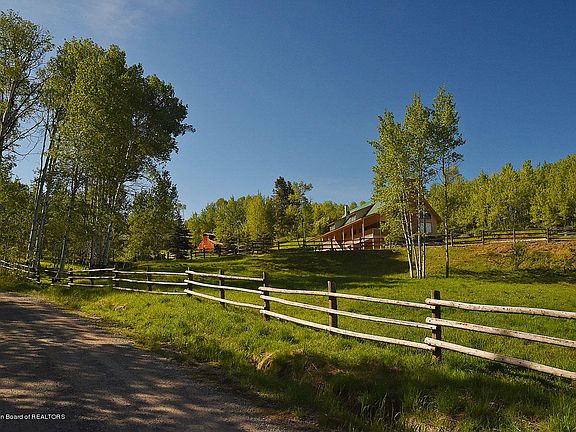 3rd image of 1678 Aspen Way