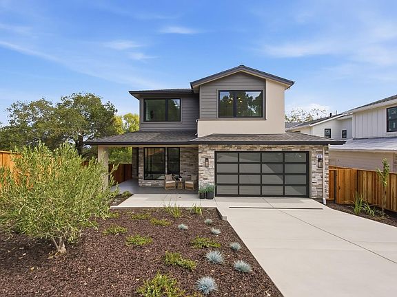 3rd image of 875 Vista Dr