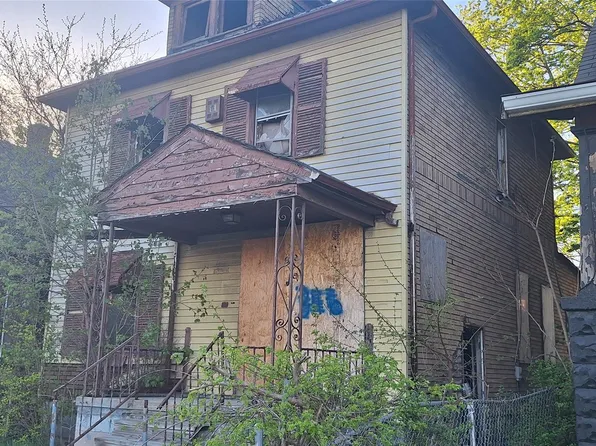352 Highland St, Highland Park, MI 48203