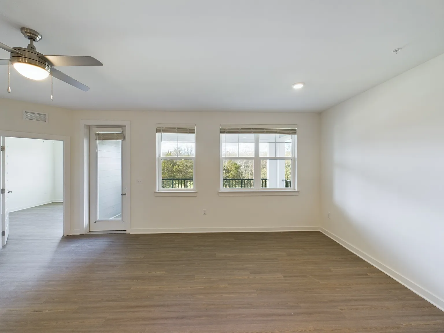 3 bed, 1389 sqft, $2,499 — Photo 2