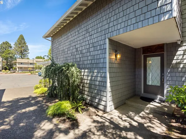 530 N Hayden Bay Dr, Portland, OR 97217