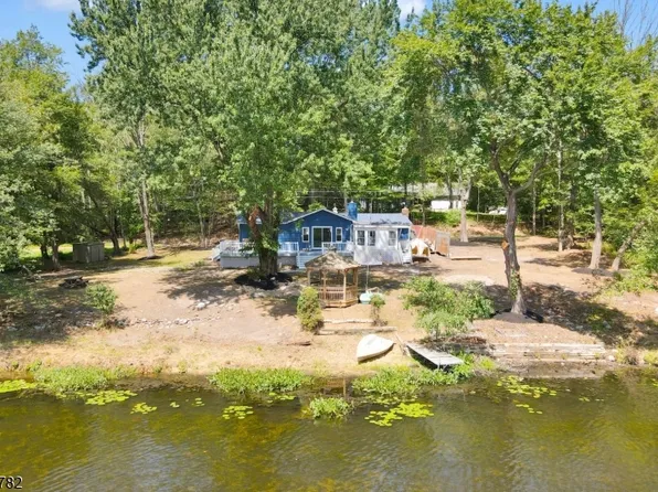 121 W Shore Dr, Newton, NJ 07860