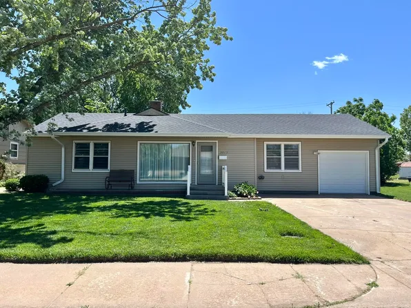 3015 Meadowlark Ln, Great Bend, KS 67530