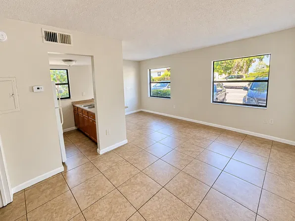 927 N Iowa Ave #C-17, Lakeland, FL 33801