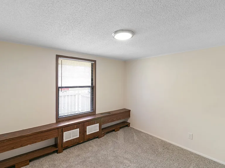 1373 Montgomery Ct — Photo 40
