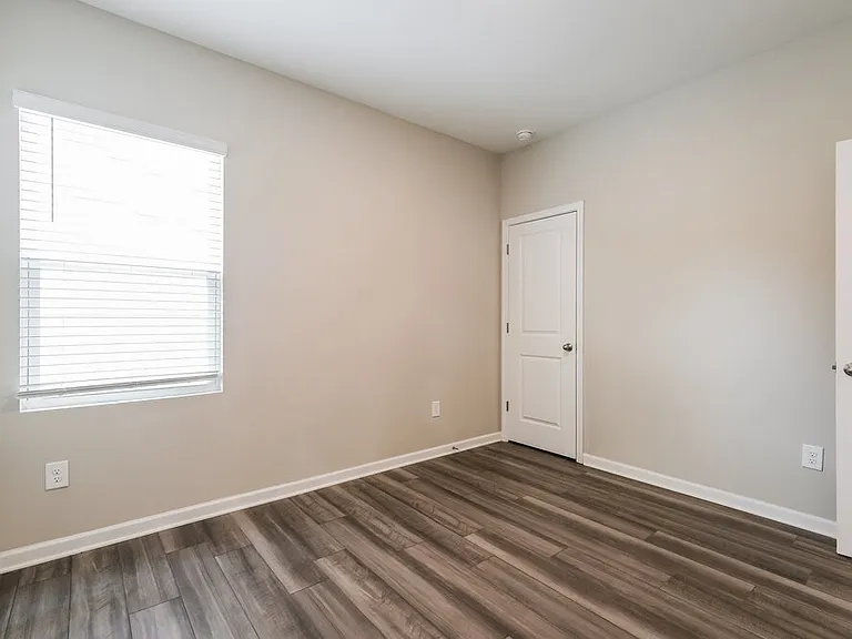 590 Knightsbridge Ln — Photo 14