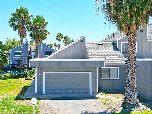 2nd image of 2073 Sand Point Rd