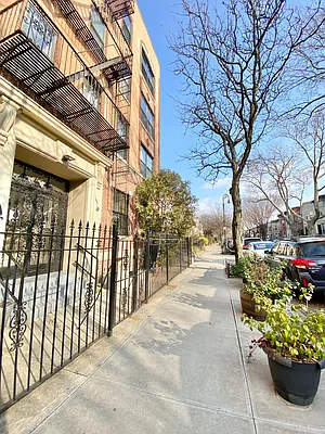 Rented by Keller Williams NYC | media 29