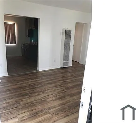 1150 W 88th St #8 — Photo 1