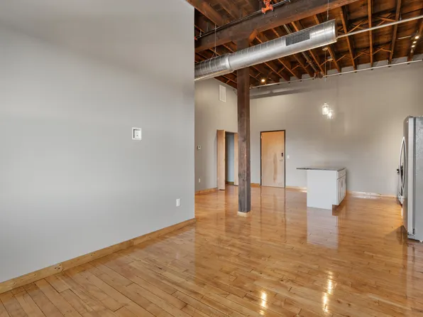225 E 2nd St, Davenport, IA