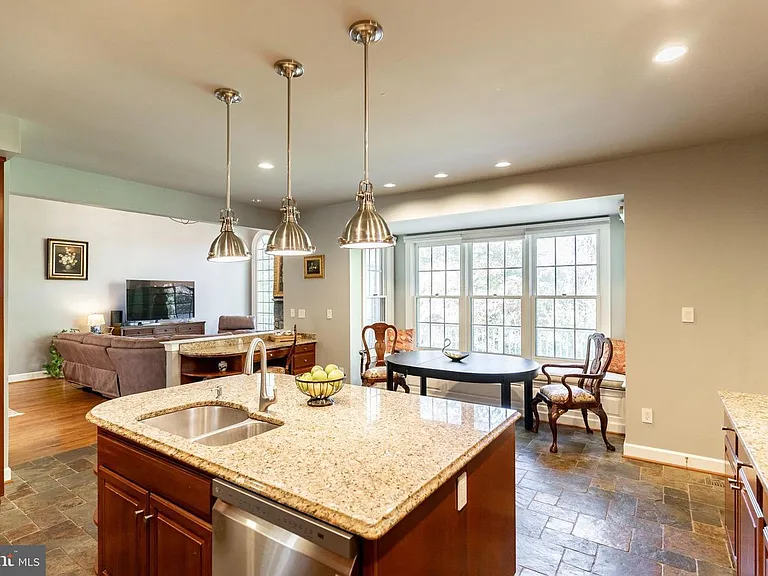 10117 Meyer Point Ter — Photo 18