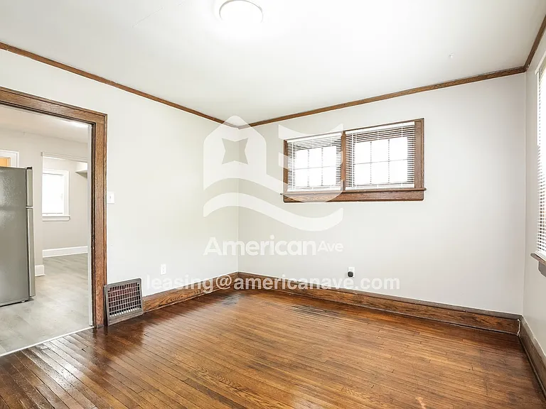 1884469_007_dining_room_12694000.jpg