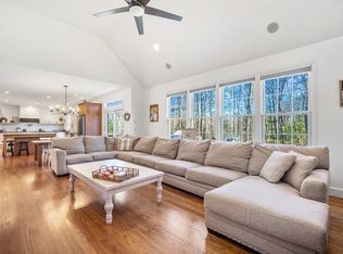 62 Pembroke Ter, East Longmeadow, MA 01028