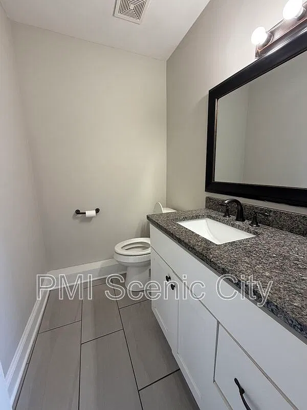 4 bed, 1.5 bath, 1300 sqft, $2,150 — Photo 4