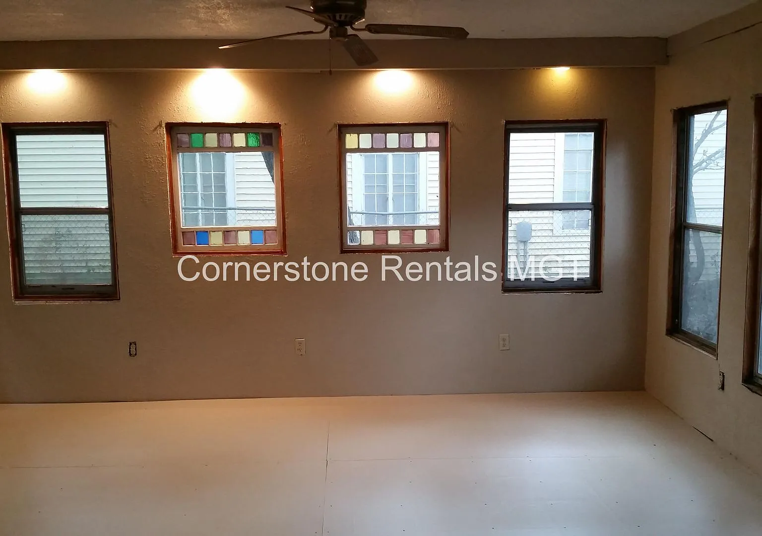 5-Bedroom House | Large Yard + Deck | In-Unit Laundry | Pet Friendly — Photo 1