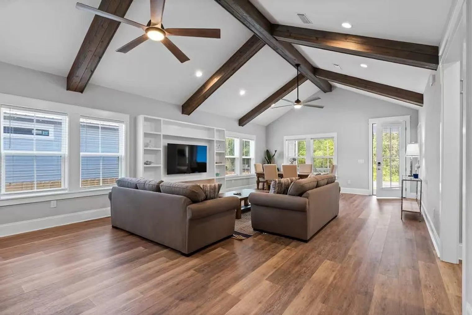 4 bed, 2.0 bath, 1969 sqft, $4,120 — Photo 1