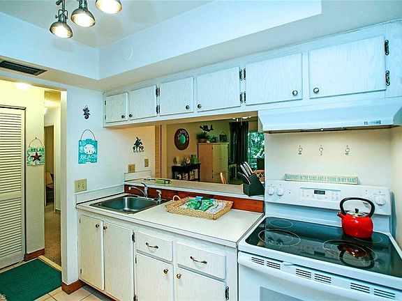 5th image of 1610 Middle Gulf Dr Unit A7