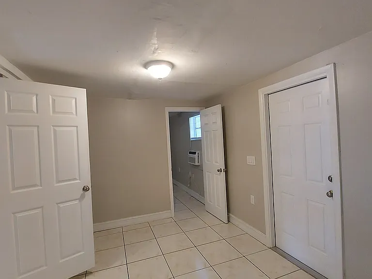 722 W Cleveland Ln — Photo 25