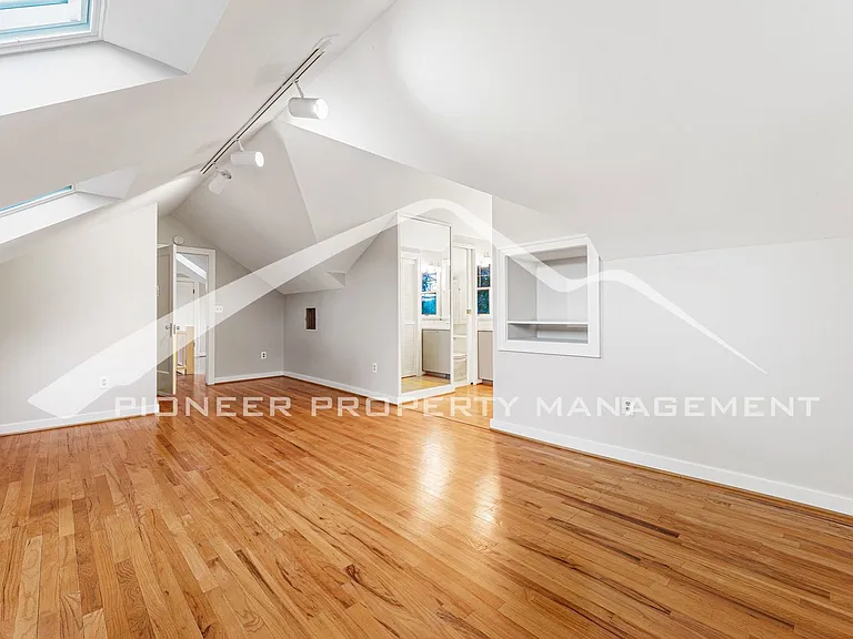 2324 Stuart St — Photo 14