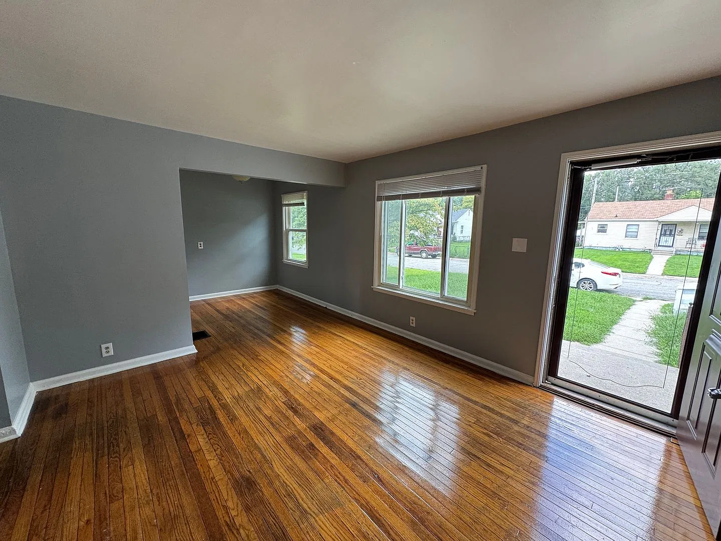 Christian Park 3 Bed 1 Bath with garage — Photo 3