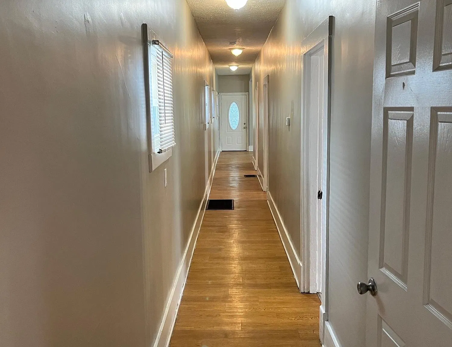 3 bed, 900 sqft, $1,250 — Photo 2