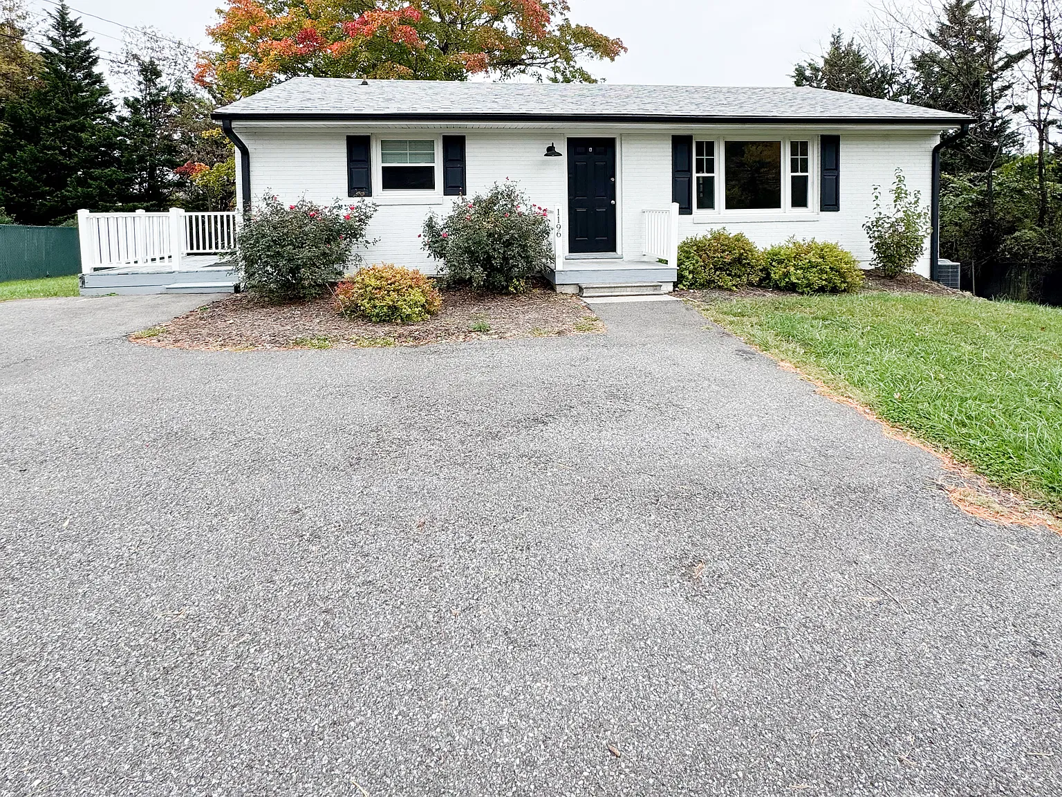 3 bed, 1100 sqft, $1,450 — Photo 1
