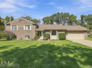 2446 Hutchinson Ln, Flint, MI 48507