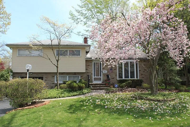 662 Swathmore Ln photo 1
