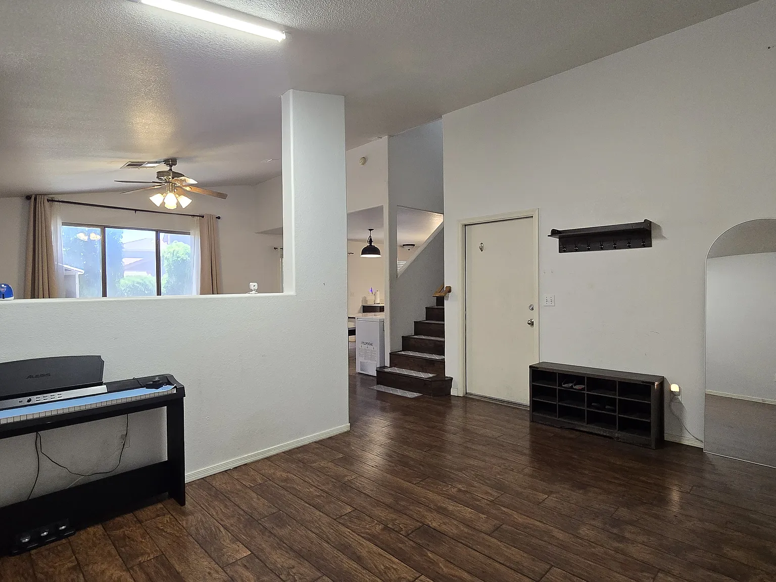 3 bed, 2.5 bath, 2290 sqft, $2,095 — Photo 3