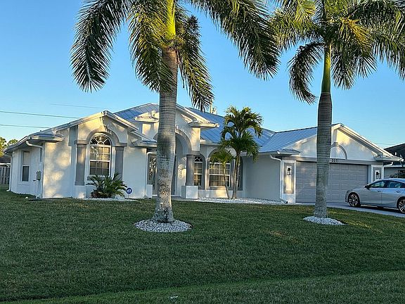 3rd image of 2071 SW Salvatierra Blvd