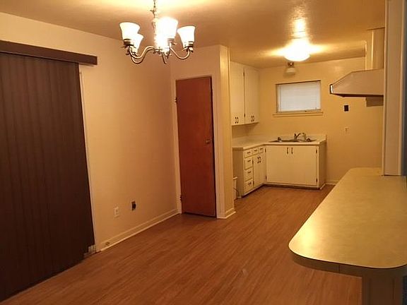 3rd image of 658 Peake St