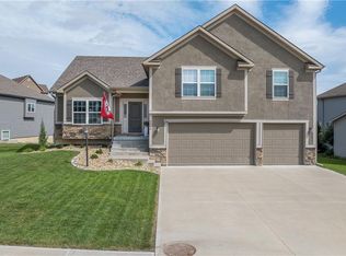 4204 Windward Dr, Saint Joseph, MO 64505