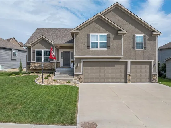 4204 Windward Dr, Saint Joseph, MO 64505