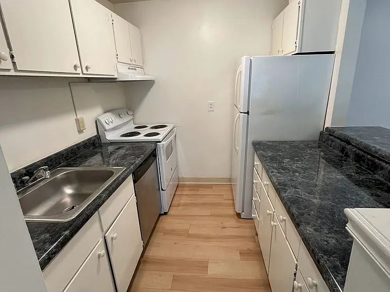 University Park Apartments near Cornell University — Photo 64