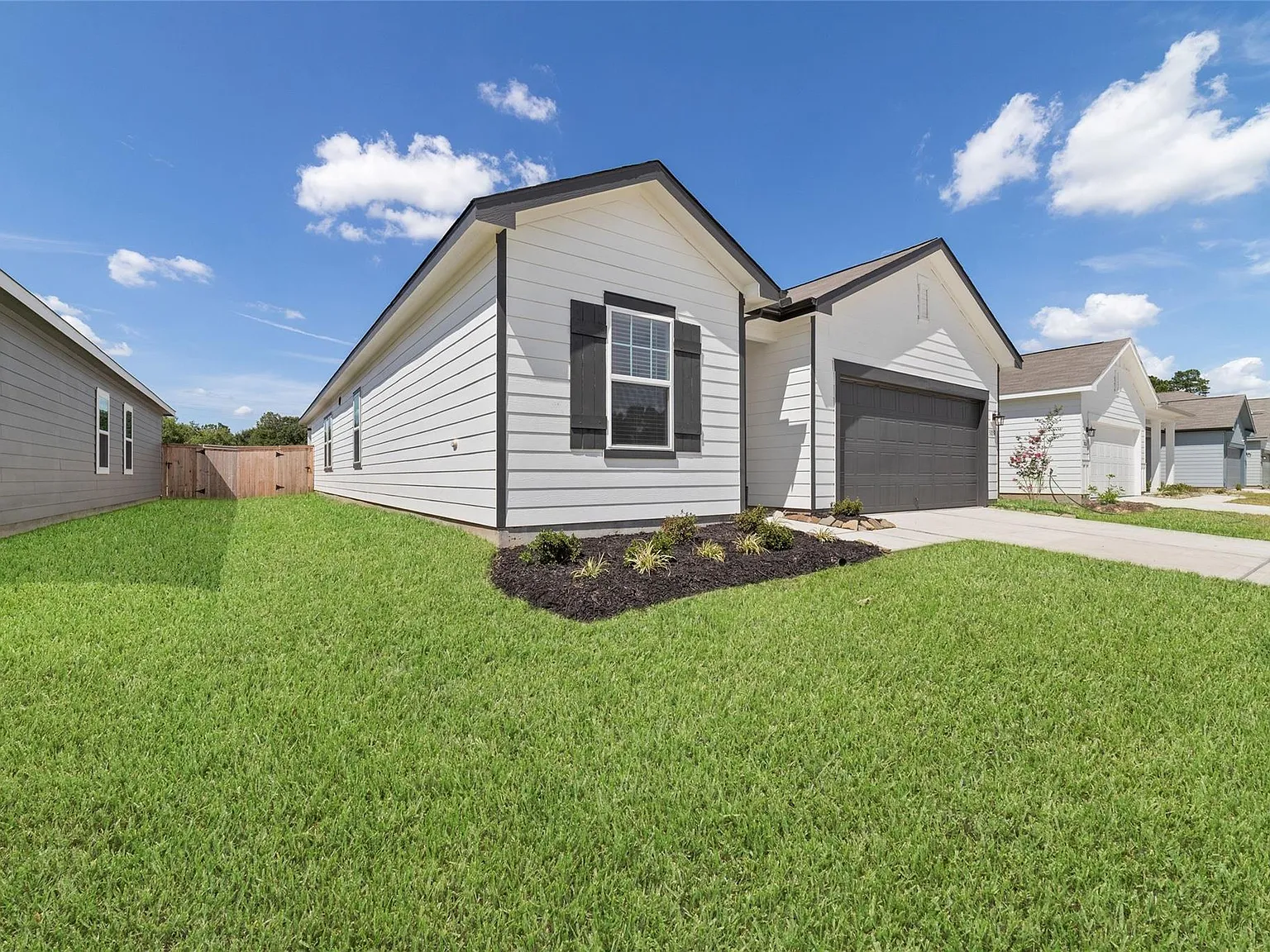 4 bed, 3.0 bath, 1912 sqft, $2,200 — Photo 2
