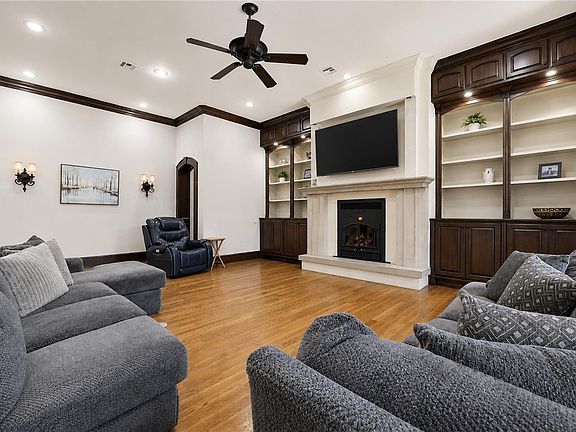 5th image of 11301 Pembrook Cir