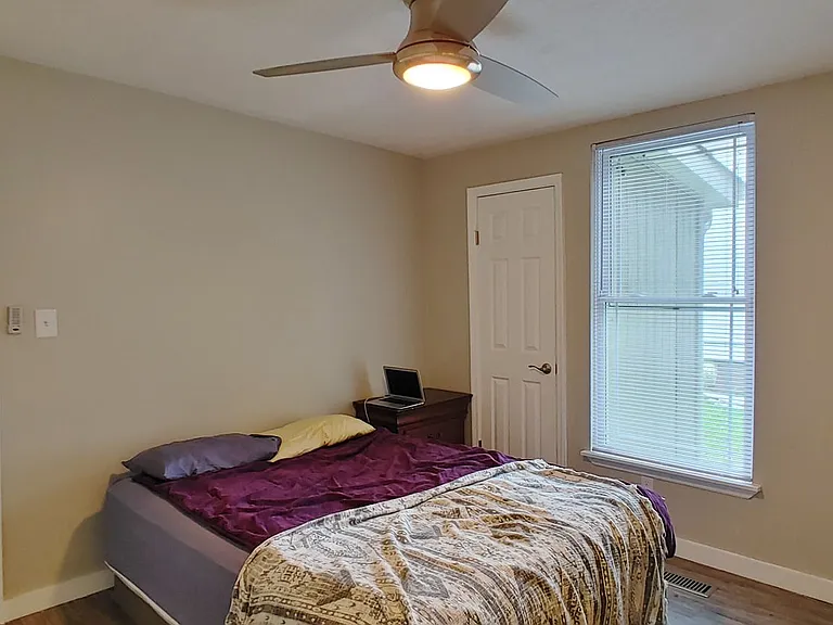 2111 Oak St — Photo 18