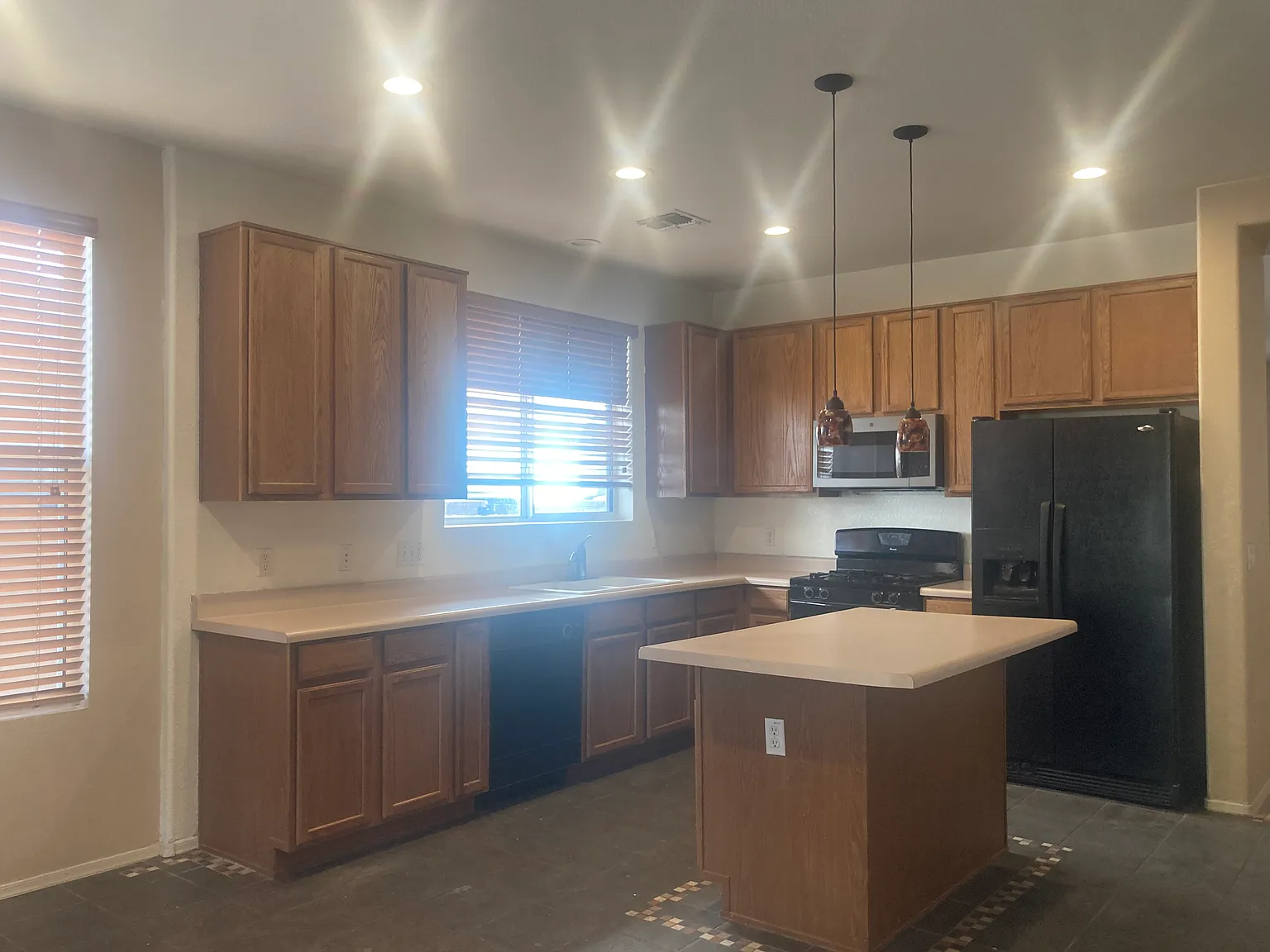 4 bed, 1900 sqft, $1,875 — Photo 2