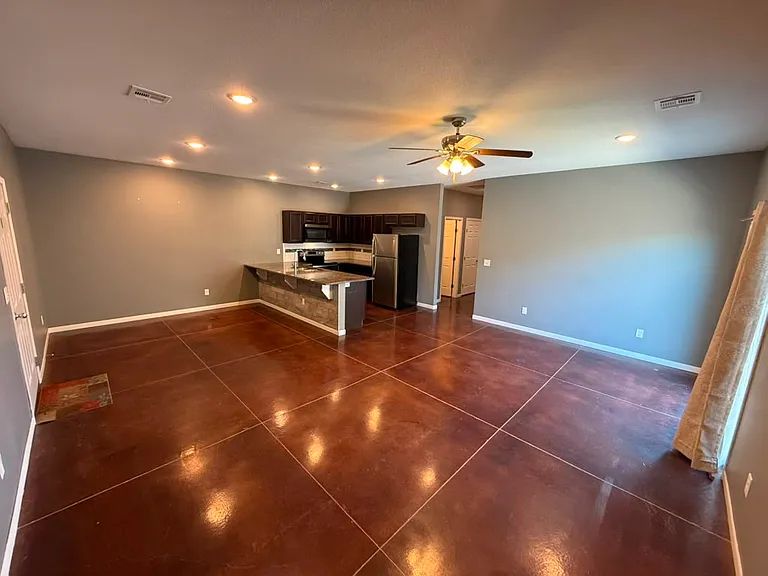 5269 N Cypress Cir — Photo 2