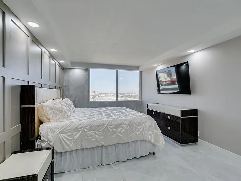 205 E Harmon Ave #1012 — Photo 35